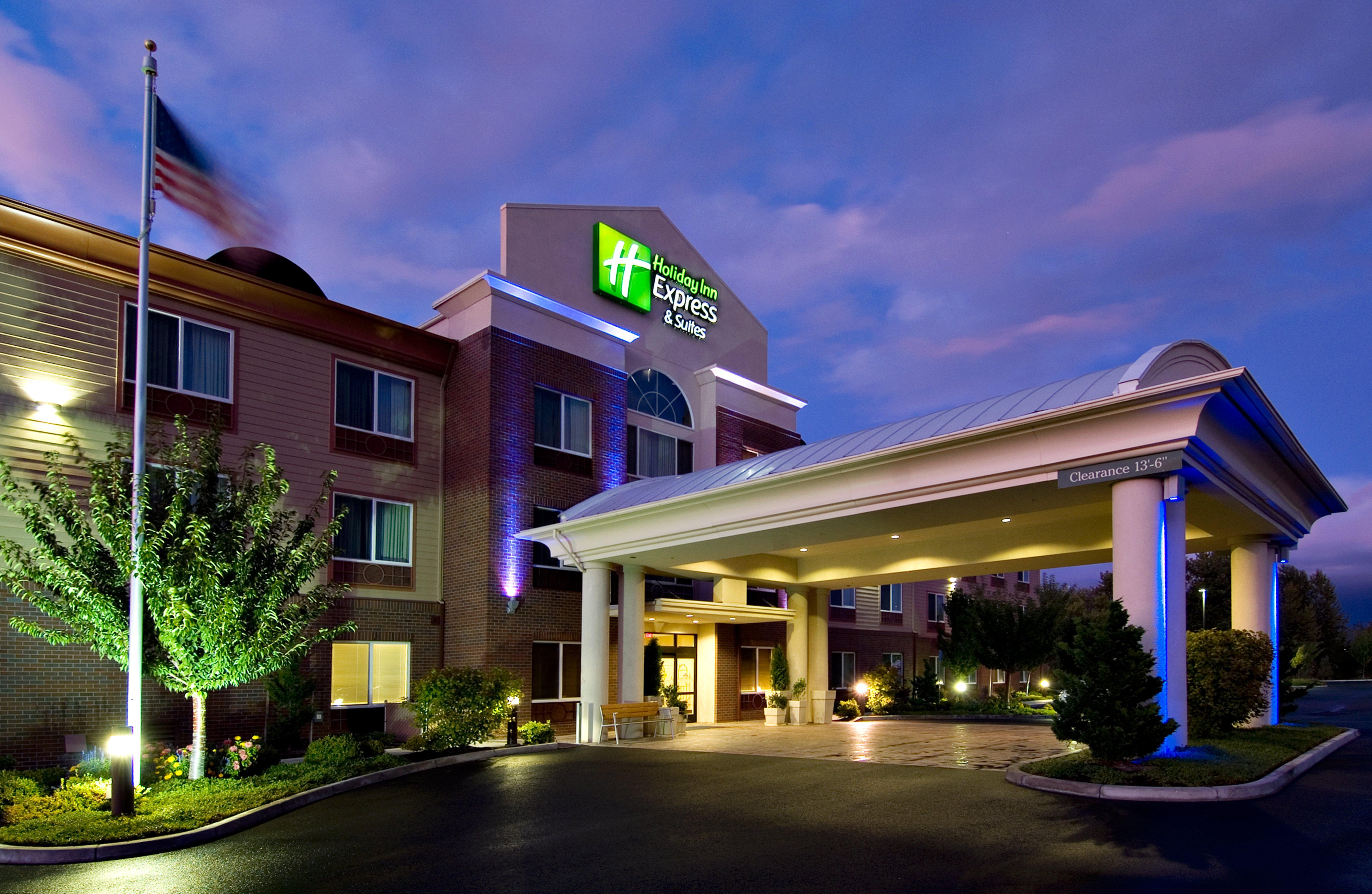 Holiday Inn Express Hotel & Suites Medford-Central Point By Ihg Exterior foto