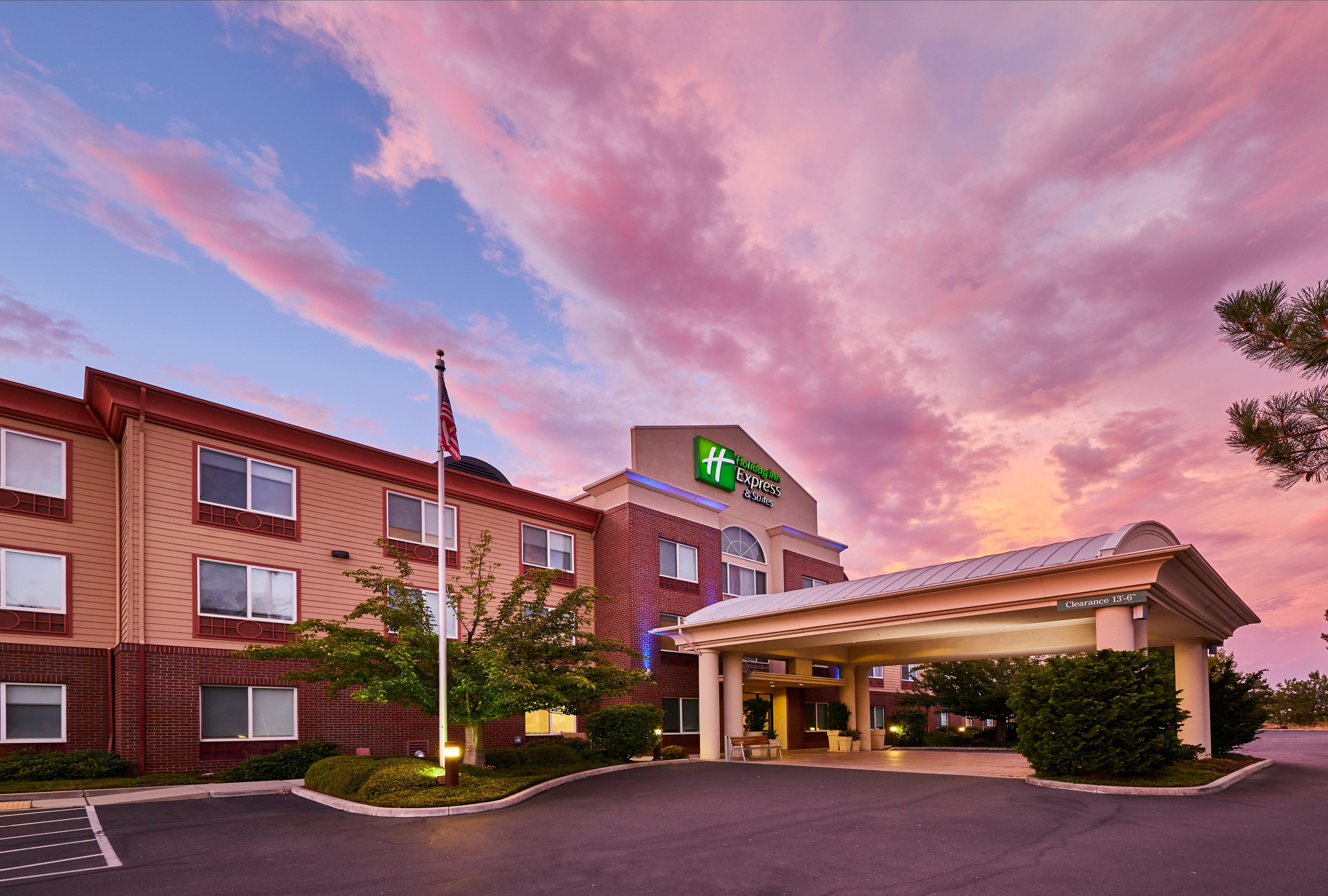 Holiday Inn Express Hotel & Suites Medford-Central Point By Ihg Exterior foto