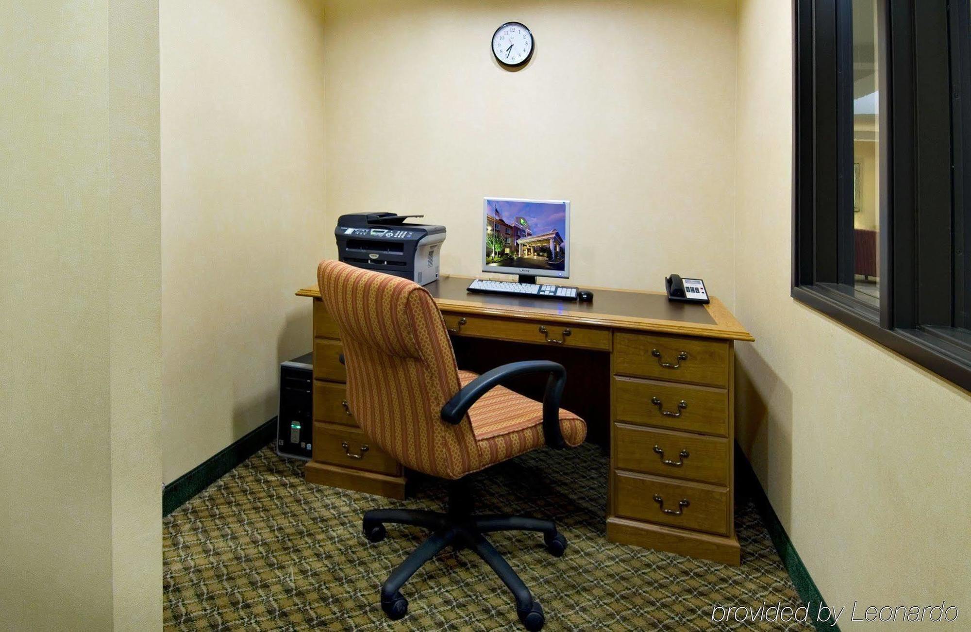 Holiday Inn Express Hotel & Suites Medford-Central Point By Ihg Exterior foto
