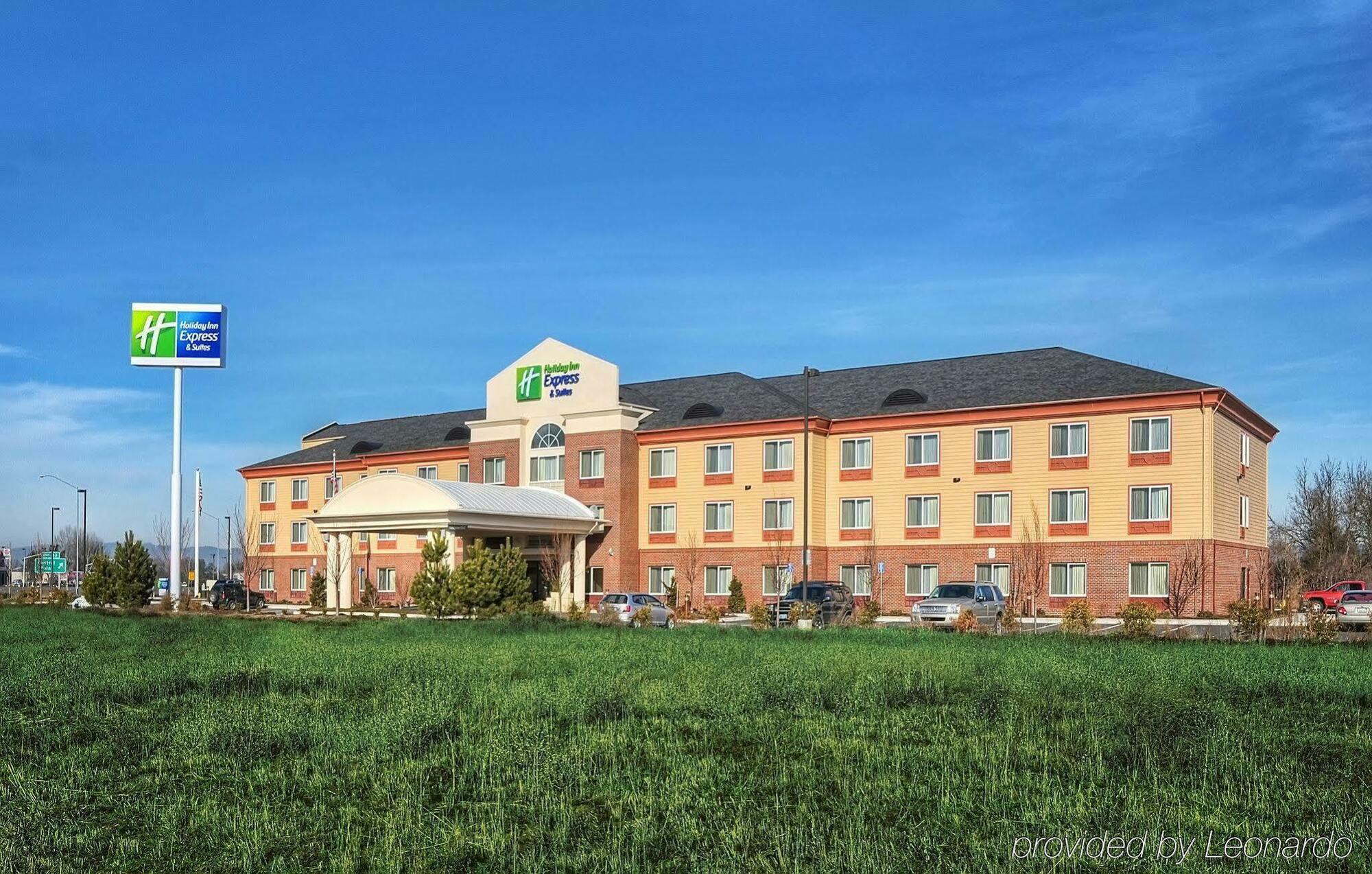 Holiday Inn Express Hotel & Suites Medford-Central Point By Ihg Exterior foto
