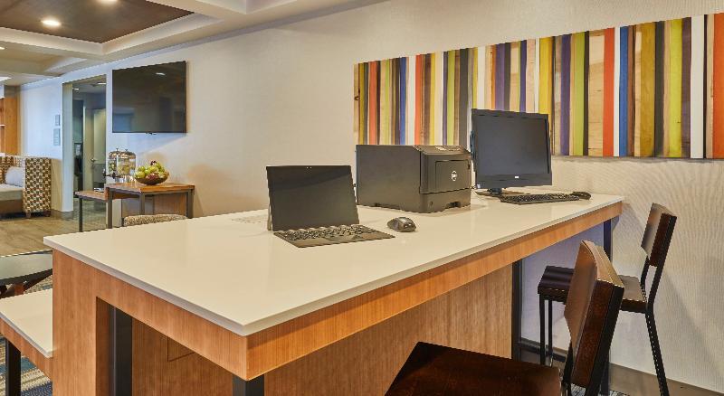 Holiday Inn Express Hotel & Suites Medford-Central Point By Ihg Exterior foto